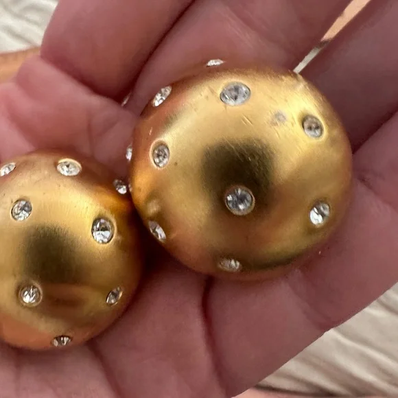 Vintage Gold tone Essex signed clip on Earrings with Rhinestones - Picture 5 of 6